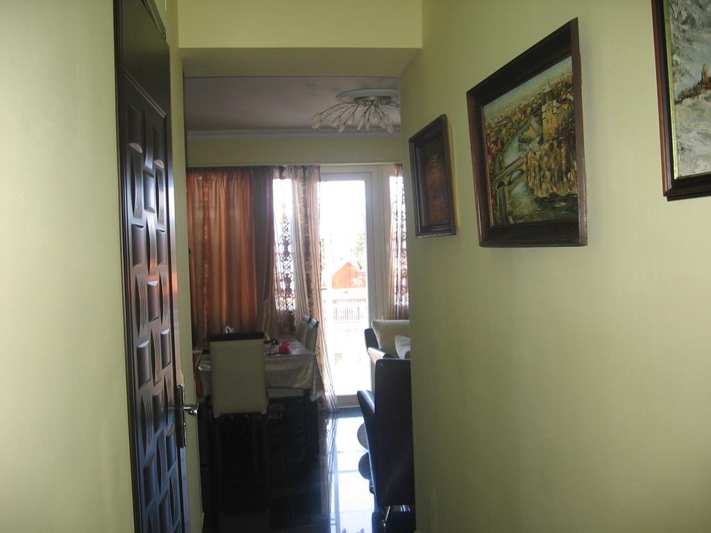 Apartment Lika Batoemi Kamer foto